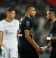 Kylian Mbappé e Neymar durante partida do Paris St Germain contra o Montpellier pelo Campeonato Francês
25/09/2021 REUTERS/Gonzalo Fuentes  Foto: Reuters