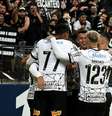 Corinthians vira sobre o Bahia e entra no G-4 do Brasileirão  Foto: Paulo Marques / Gazeta Press