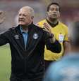 Felipão, técnico do Grêmio, durante partida pelo campeonato Brasileiro  Foto: JORGE RODRIGUES/AGIF / Estadão Conteúdo