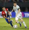 Argentina pressiona, mas fica no 0 a 0 com o Paraguai  Foto: Cesar Olmedo
