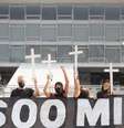 Protesto em Brasília no dia em que o Brasil atingiu a marca de 600 mil mortes  Foto: EPA / Ansa - Brasil