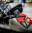 Gasolina ficou 16,80% mais barata em agosto e puxou deflação, segundo o IPCA-15  Foto: Marcello Casal Jr/Agência Brasil - 16/9/2021 / Estadão
