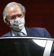 Ministro Paulo Guedes, na frente do ministério em Brasília
5/10/2021 REUTERS/Adriano Machado  Foto: Reuters