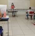 Alunos de escolas de comunidades rurais de Campo Mourão, na Região Centro-Oeste do Paraná, retornaram as aulas presenciais com distanciamento  Foto: Dirceu Portugal/FotoArena / Estadão Conteúdo