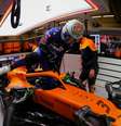 Daniel Ricciardo não notou uma grande diferença nas novas luvas   Foto: McLaren / Grande Prêmio
