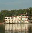 Imagem do barco-hotel antes do naufrágio no Rio Paraguai  Foto: Divulgação/Corpo de Bombeiros / Estadão