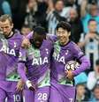 Jogadores do Tottenham comemora vitória  Foto: Scott Heppell  / Reuters