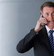 Presidente Jair Bolsonaro fala ao telefone celular em Brasília
19/10/2021 REUTERS/Ueslei Marcelino  Foto: Reuters