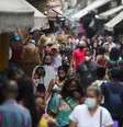 Pessoas caminham em rua de comércio popular no Rio de Janeiro
23/12/2020
REUTERS/Pilar Olivares  Foto: Reuters