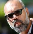 Allan dos Santos é visto após PF deixar a casa dele em Brasília
 27/5/2020 REUTERS/Adriano Machado  Foto: Reuters