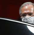 Ministro da Economia, Paulo Guedes, deixa prédio do ministério em Brasília
REUTERS/Adriano Machado  Foto: Reuters