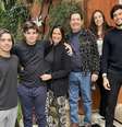 O apresentador Fausto Silva com a família    Foto: Instagram/@lucard / Estadão