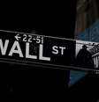 Placa em frente à Bolsa de Valores de Nova York sinaliza Wall Street
17/09/2019
REUTERS/Brendan McDermid  Foto: Reuters