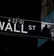Placa em frente à Bolsa de Valores de Nova York sinaliza Wall Street
17/09/2019
REUTERS/Brendan McDermid  Foto: Reuters