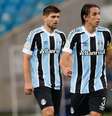 Geromel e Kannemann em lance durante o jogo disputado entre Grêmio e Fluminense  Foto:  Richard Ducker/FramePhoto / Estadão