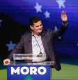 Sergio Moro acena durante evento da sua filiação ao Podemos  Foto: Dida Sampaio / Estadão