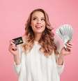 A compra parcelada, por exemplo, é indicada quando um item não possui juros  Foto: Shutterstock / Finanças e Empreendedorismo