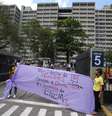 No Rio, manifestantes fazem protesto na chegada de estudantes para o primeiro dia do Enem  Foto: Wilton Junior / Estadão