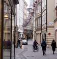 Pedestres caminham em ruas do centro de Salzburgo em meio à pandemia de Covid-19 na Áustria
22/11/2021 REUTERS/Lukas Barth  Foto: Reuters