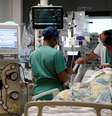 Unidade de terapia intensiva de hospital nos arredores de Paris
04/05/2021 REUTERS/Benoit Tessier  Foto: Reuters