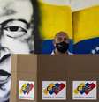 Eleitor vai às urnas na Venezuela  Foto: Getty Images / BBC News Brasil