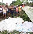 Corpos achados pelos moradores em São Gonçalo   Foto: MARCOS PORTO/AGÊNCIA O DIA / Estadão