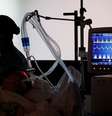 Paciente com Covid em hospital
 4/5/2021 REUTERS/Benoit Tessier  Foto: Reuters
