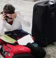 Passageira no Aeroporto Internacional de Joanesburgo tenta achar voos  Foto: DW / Deutsche Welle