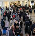 Passageiros no Aeroporto Internacional Newark Liberty em Newark, nos Estados Unidos
24/11/2021 REUTERS/Eduardo Munoz  Foto: Reuters
