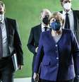 Angela Merkel chega para coletiva de imprensa após reunião com líderes estaduais  Foto: EPA / Ansa - Brasil