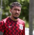 Paulinho acompanha treino do Corinthians  Foto: Peter Leone/Ofotografico
