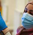 Enfermeira prepara vacina  Foto: Getty Images / BBC News Brasil