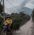 O Monte Semeru também entrou em erupção em janeiro deste ano, levantando uma grande nuvem de cinzas  Foto: AFP / BBC News Brasil