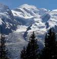 Acredita-se que as pedras preciosas encontradas por alpinista sejam de um avião da Air India que caiu na montanha Mont Blanc em 1966  Foto: Getty Images / BBC News Brasil