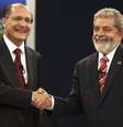 Alckmin e Lula em foto de 2006; antigos adversários políticos podem dividir chapa eleitoral  Foto: Sergio Moraes
