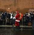 Homem vestido de Papai Noel em Roma (Foto de Arquivo)  Foto: Ansa / Ansa - Brasil