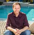 Em entrevista, Tiago Leifert contou que apresentar o game não é uma tarefa simples.  Foto: Globo/Victor Pollak / Famosos e Celebridades