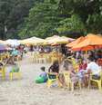 Movimentação na praia do Almada e do Engenho, em Ubatuba, durante feriado em Novembro  Foto: Rogério Marques / Futura Press