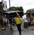 Sob temor de mais cheias, Bahia corre para tirar moradores  Foto: REUTERS/Amanda Perobelli