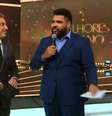 Luciano Huck dividiu os comentários com Paulo Vieira no 'Melhores do Ano'  Foto: Reprodução/TV Globo