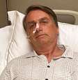 Bolsonaro em foto no hospital divulgada em sua própria conta no Twitter  Foto: Reprodução