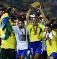 Junior, Cafu, Juninho Paulista e Belletti comemoram o penta na Copa do Mundo 2002 Divulgação/CBF/Fifa  Foto: Divulgação / CBF/Fifa