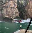 Pedra gigante desabou sobre barcos em lago de Capitólio  Foto: Reprodução/Twitter / Ansa - Brasil