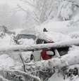 Carros presos durante forte nevasca nas montanhas do Paquistão   Foto: PTV/REUTERS TV / Reuters