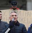 Família de Djokovic protesta contra a retenção do tenista na Austrália   Foto: Reuters