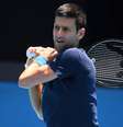 Djokovic em uma sessão de treinamento no Melbourne Park  Foto: EPA / Ansa - Brasil