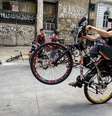 Lei proíbe grau com moto, mas não faz referência a bicicletas  Foto: Luiz Lucas/Agência Mural