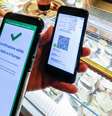 O chamado "passaporte vacinal" é obrigatório em alguns países da Europa para ingresso em bares, cafés e restaurantes  Foto: DW / Deutsche Welle