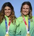 Martine Grael e Kahena Kunze levaram o ouro na modalidade 49er FX em Tóquio (AFP)  Foto: Lance!