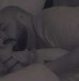 Tiago Abravanel dorme chupando dedo no 'BBB22'  Foto: Reprodução